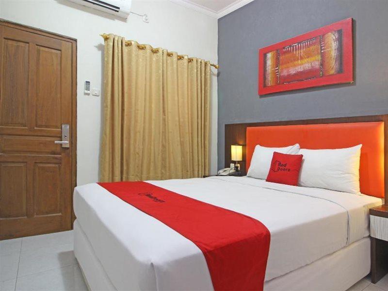 Reddoorz Plus Near Keraton Solo Exterior foto